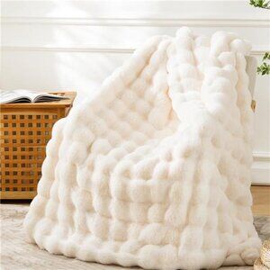 Faux Fur Throw Blanket Fuzzy Bubble Blanket, Soft,Cozy and Thick Blanket Plush